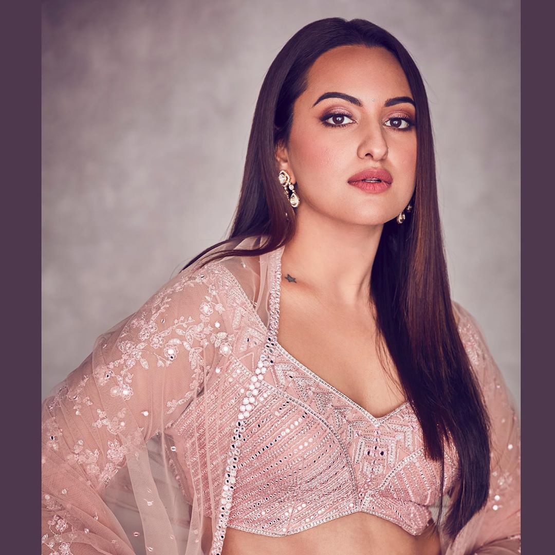 Sonakshi Sinha Ke Sex Photo - Dabangg 3 Promotions: 3 Sonakshi Sinha Makeup Looks For 3 Different  Occasions